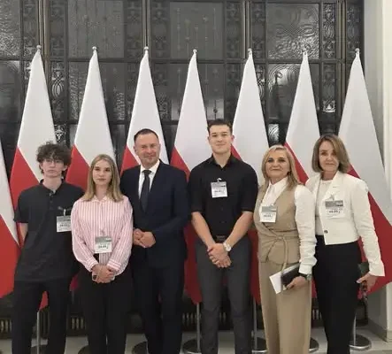 Uczniowie z Polkowic nagrodzeni wyjazdem do Sejmu RP