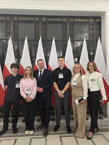 Uczniowie z Polkowic nagrodzeni wyjazdem do Sejmu RP