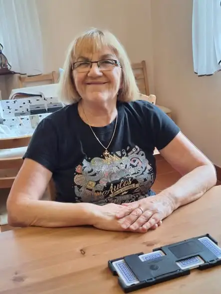 Seniorzy z Gaworzyc uczą się brydża dzięki programowi Aktywni Lokalnie
