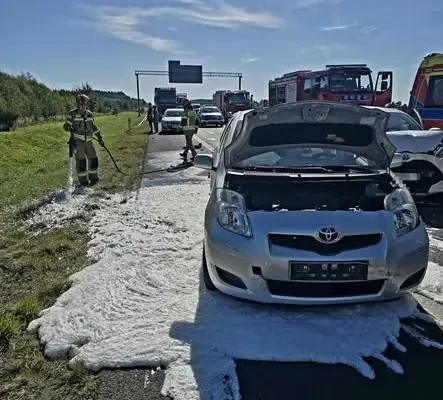 Dwie kolizje na S3 pod Polkowicami. Cysterna z kwasem siarkowym uszkodzona