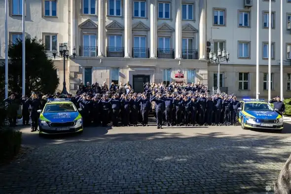 Hołd dla podkom. Natana Sieronia przed Obeliskiem Poległym Policjantom