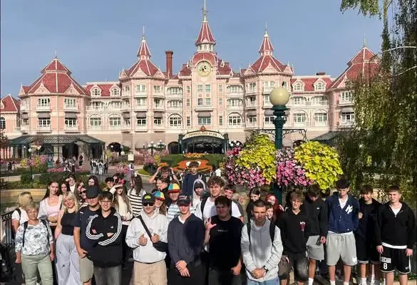 Uczniowie z Chocianowa zakończyli wycieczkę do Paryża wizytą w Disneylandzie