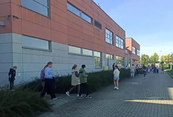 Uczniowie klas 4 i 5 posprzątali swoją okolicę w ramach akcji „Sprzątanie Świata”