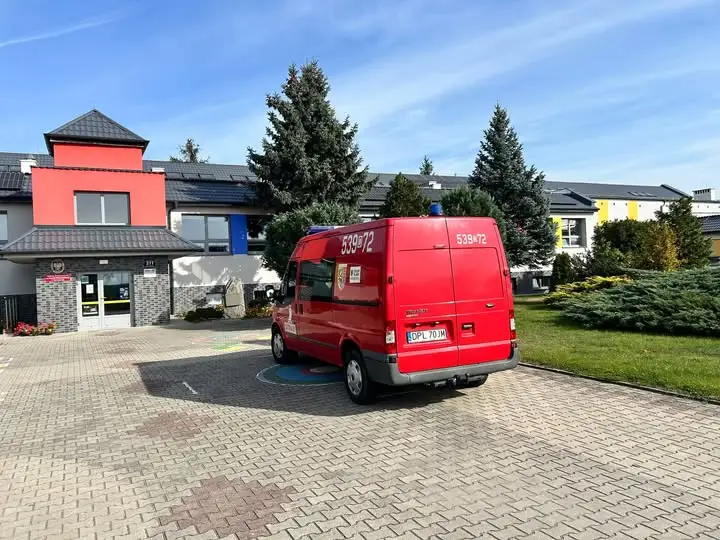Próbny alarm przeciwpożarowy w Szkole Podstawowej w Gaworzycach z udziałem OSP