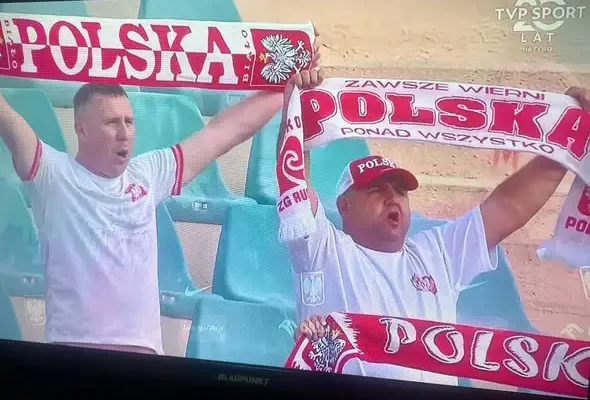Flaga Stali Chocianów na meczu reprezentacji Polski U21