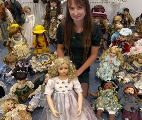 Porcelanowe lalki z prywatnej kolekcji zawitają do Pałacu w Suchej Górnej