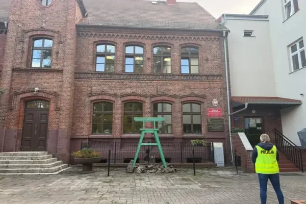 Policja w szkołach gminy. Mundurowi dbają o bezpieczeństwo uczniów