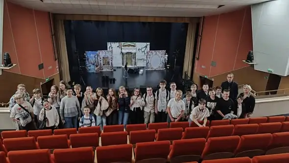 Uczniowie klas 6 oraz 5a i 5b obejrzeli musical „Mitologia – Opowieści Afrodyty”