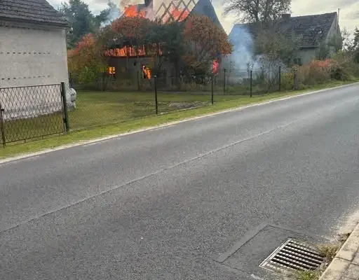 Pożar domu w Nowej Kuźni. Dym widoczny z Polkowic