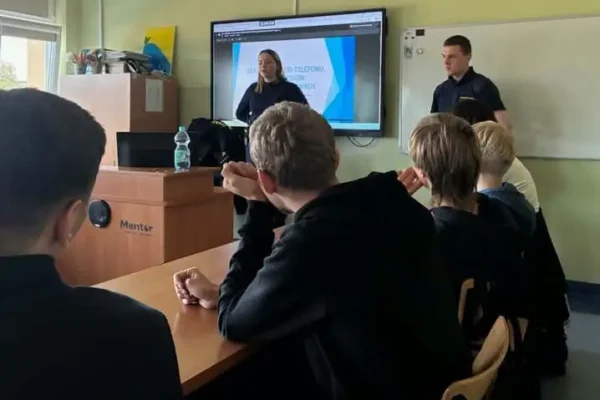 Polkowice: Straż miejska uczyła młodzież, jak nie dać się uzależnieniu od ekranów