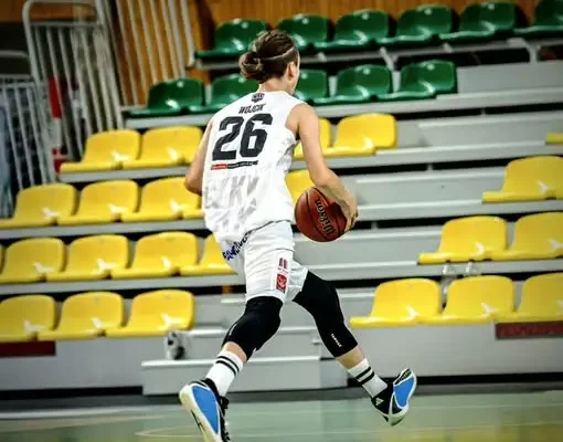 Tymoteusz Wójcik z klasy 6c triumfuje w międzynarodowym turnieju koszykówki CEYBL