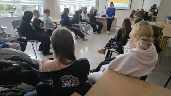 „Detektywi Prawdy” w polkowickiej szkole – uczniowie uczyli się krytycznego myślenia